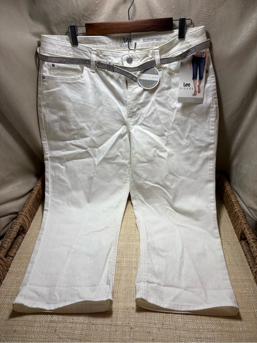 NWT Lee Riders Midrise Capri Pants Size 14 Bright White Stretch Belted